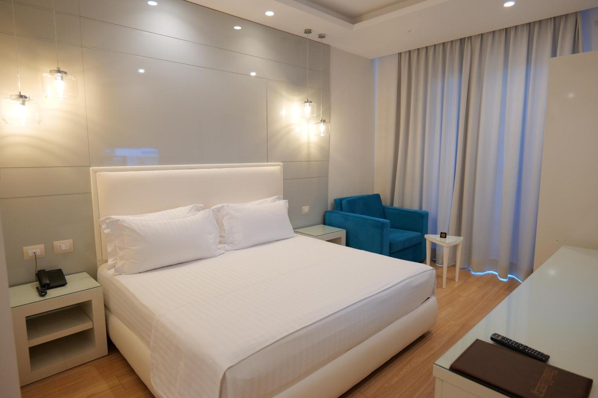 Hotel Luxury Ksamil Bagian luar foto