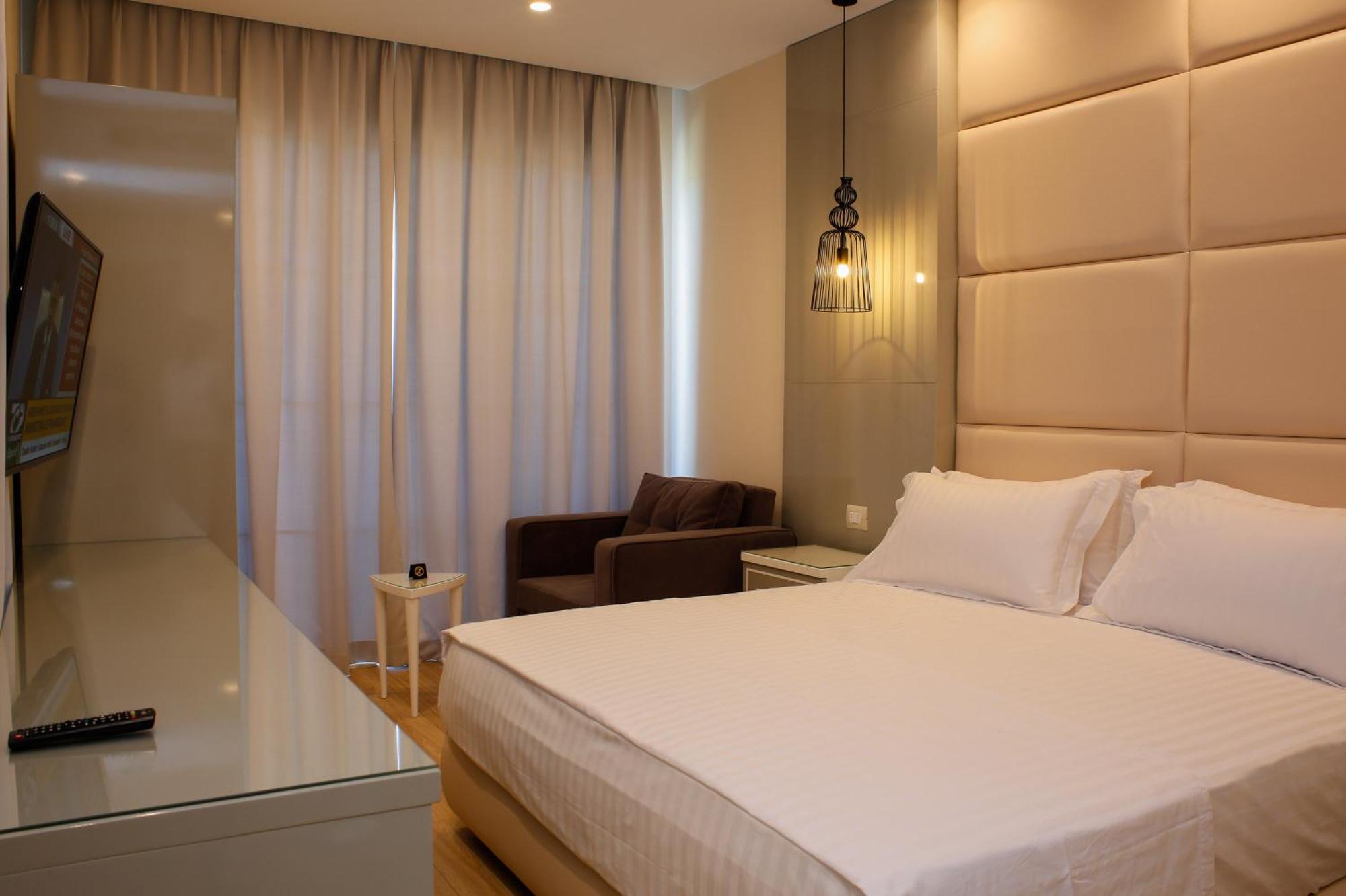 Hotel Luxury Ksamil Ruang foto