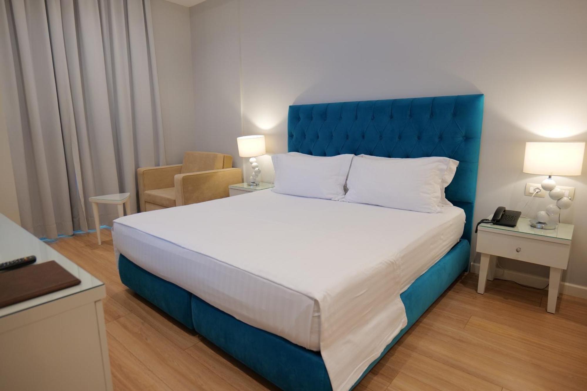 Hotel Luxury Ksamil Ruang foto