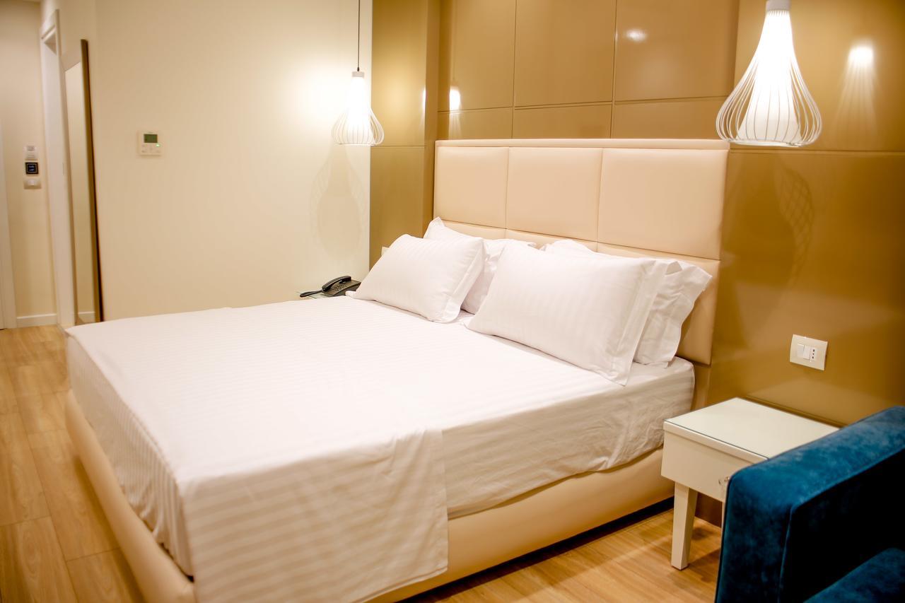 Hotel Luxury Ksamil Ruang foto
